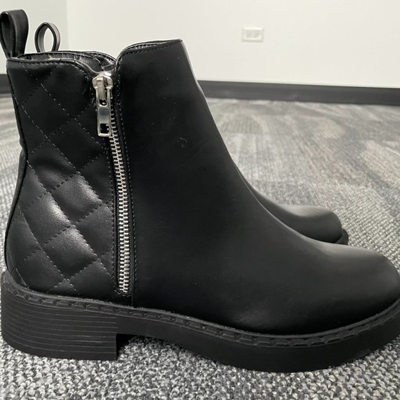 Truffle Collection Side Zip Ankle Boots With Quilting - Black - US 10 - NWOT - Picture 2 of 7